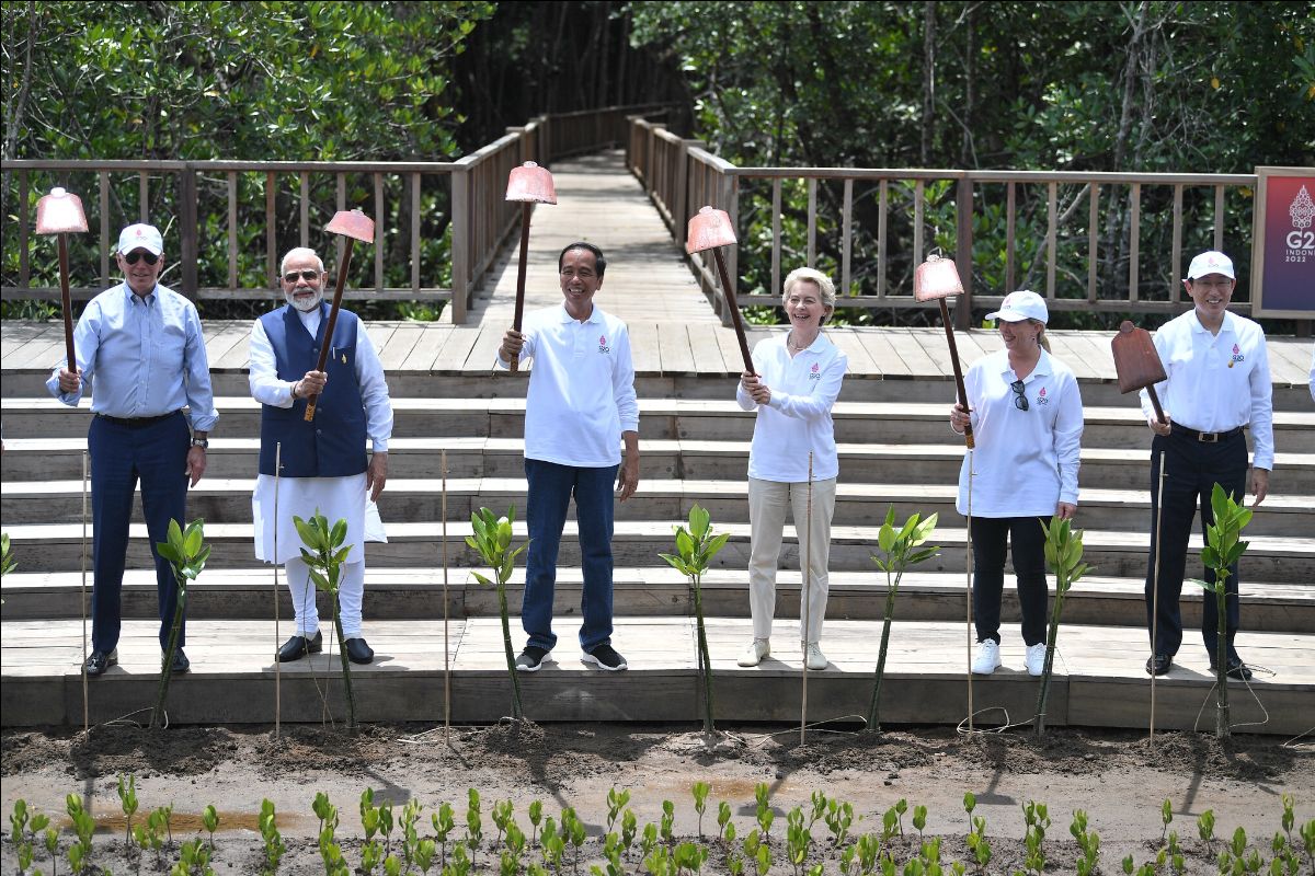 While in Bali in 2022, six G20 leaders participate in a ceremony. Indian Prime Minister Modi is one of the six in this photo. Modi and India host this year's summit.