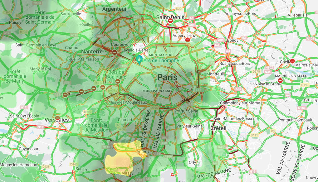 Map of Paris showing weather and traffic